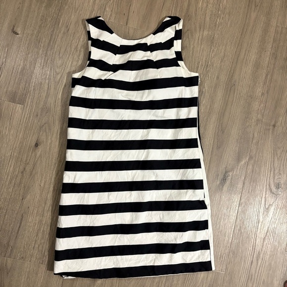 Maggy London Black & White Stripe Summer Shift Sheath Dress Sleeveless Sz 6 - Picture 6 of 10